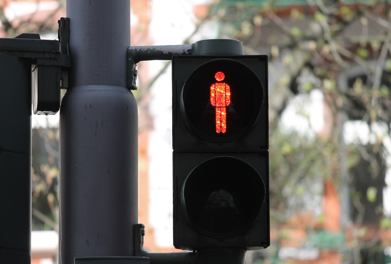 ¿Qué hacer cuando el semáforo está en amarillo fijo?